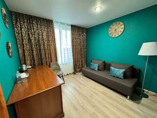 Гостиница Постоялый двор Ям Тосно Семейный номер с террасой-1