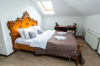 Гостиница Постоялый двор Ям Тосно Люкс с кроватью размера «king-size» и гидромассажной ванной-4